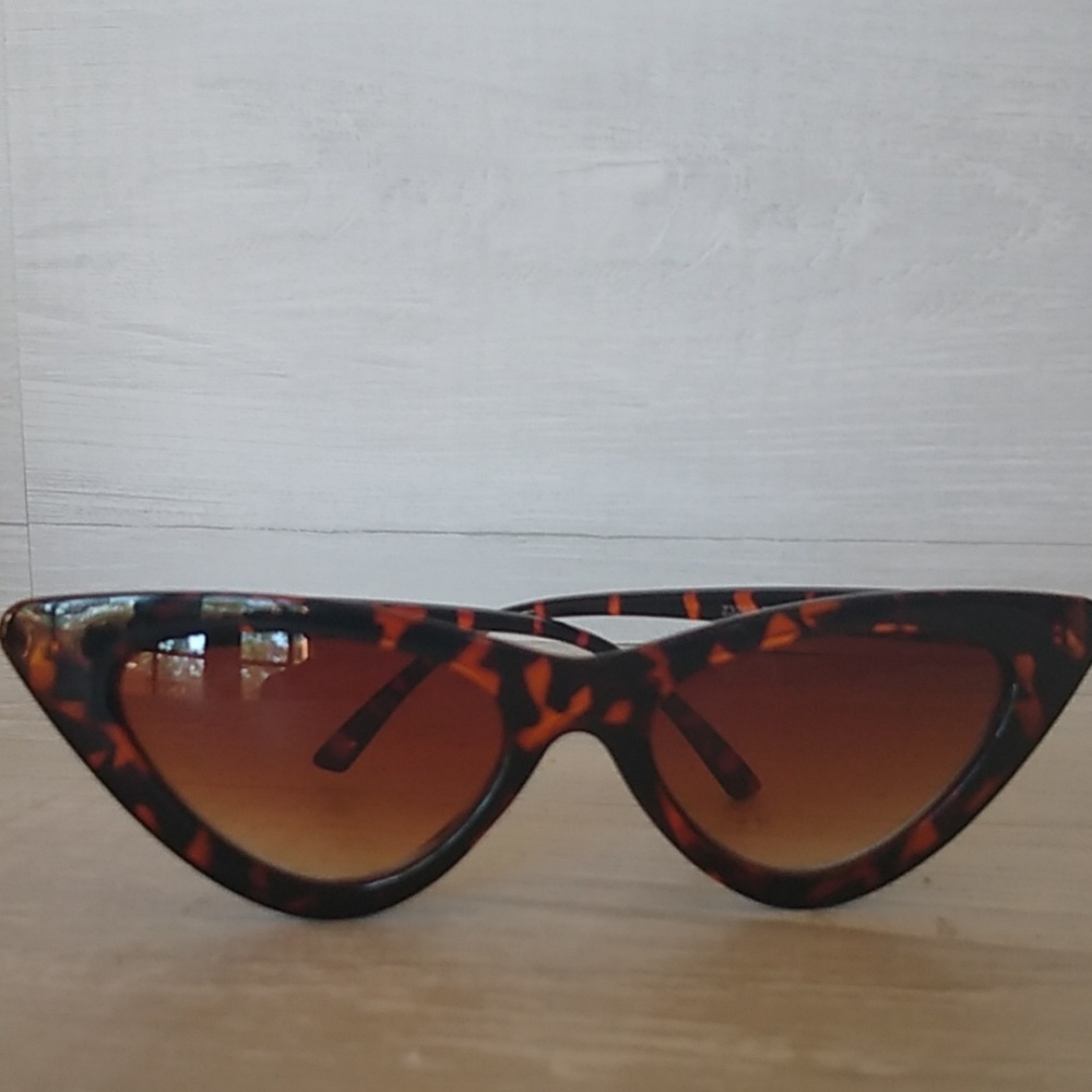 Trendy Cat Eye Faux Tortoise Shell Sunglasses - Picture 6 of 8